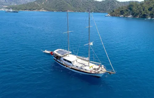Azura 1