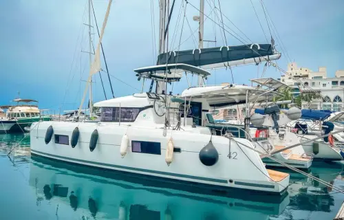 Lagoon 42