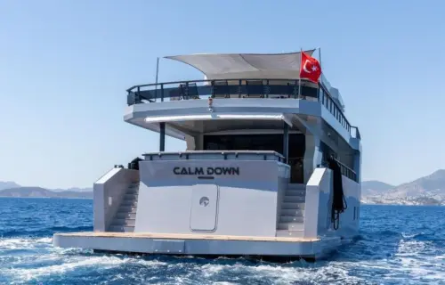 Calm Down Yacht