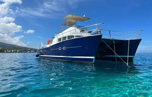 Catamaran Moteur Migaloo