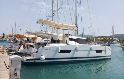 Catamaran Nona