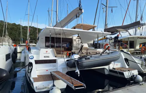 Catamaran Nona