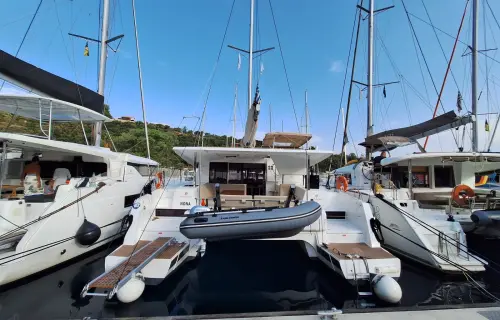 Catamaran Nona
