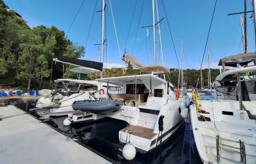 Catamaran Nona