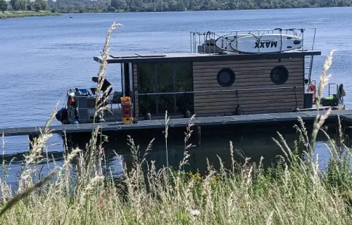 Aanlegsteiger Botel Harbour