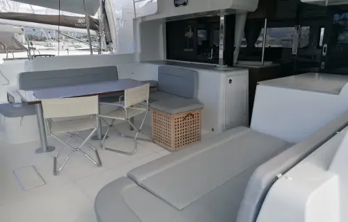 Achilles Lagoon 46