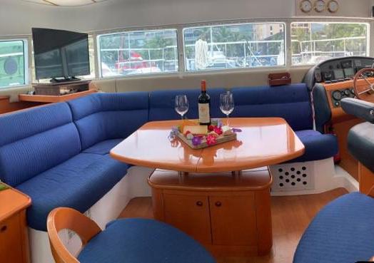Catamaran Moteur Migaloo